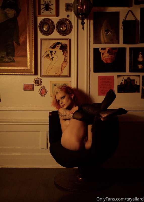 here’s a preview of my last shoot. the photos aren’t edited ..