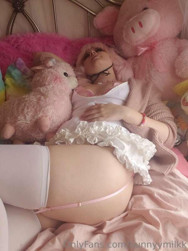 oh no elle fell asleep while u were hanging out, whatre you ..