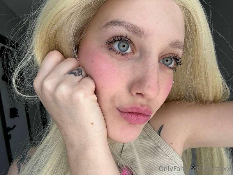 Maybe you can drop everything and text me😋