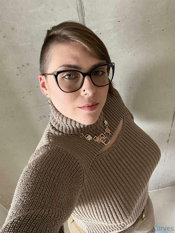 curvesrebecca69 image #1