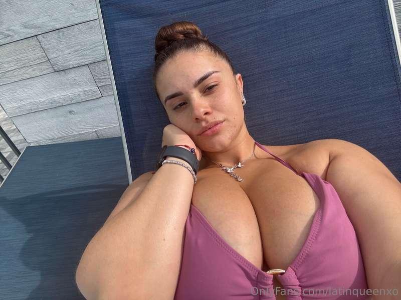 latinqueenxo image #0