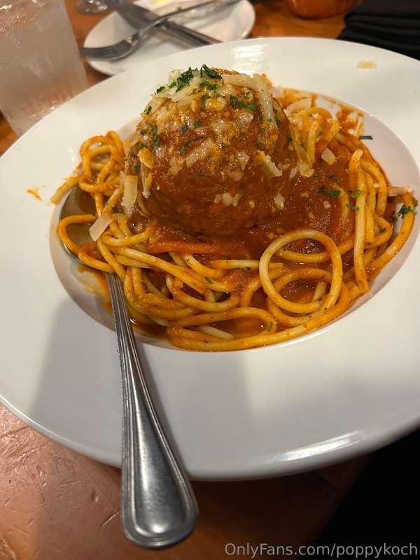 Had the most DELICIOUS dinner 🤤 one huge meatball with 4 che..