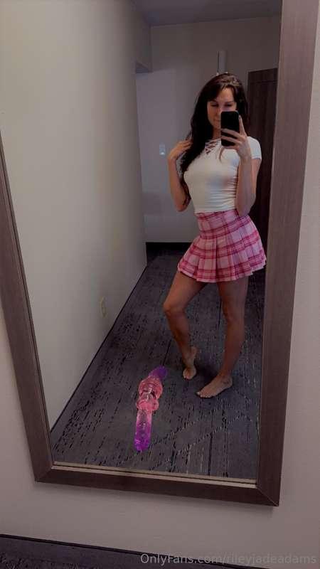 I had fun with my new toy attached to the mirror 😁 Wanna cum..