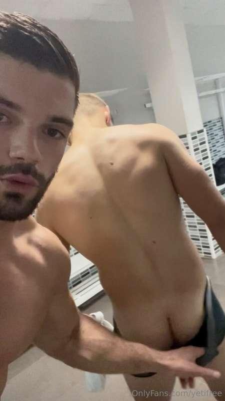 Me and Giovanni get naughty in the locker and gym showers😈🚿 ..