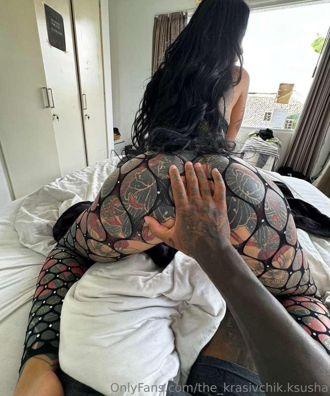 Beautiful and juicy ass🤤🤤 and his dick🫦 So you can see this ..