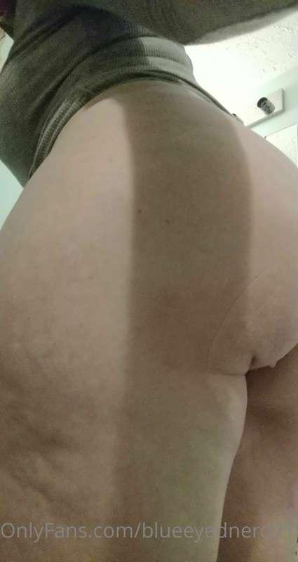 Happy hump day 🍑🍑