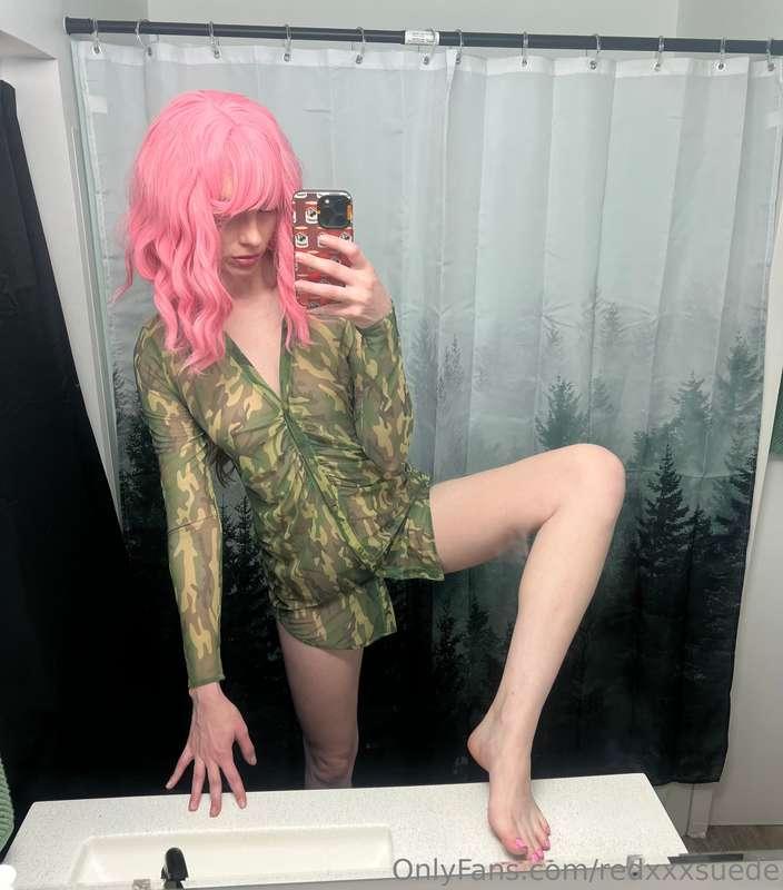 My toes match my hair 👩🏻‍🎤 💅 