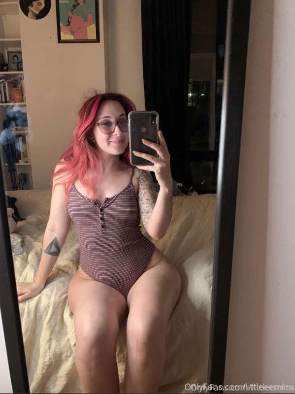 Touch my curves please <3