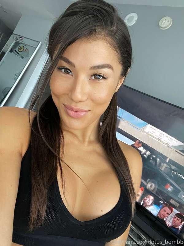 🎥Wanna Netflix &🍿 chill w me tonight? 
R or ❌? DM me to find..