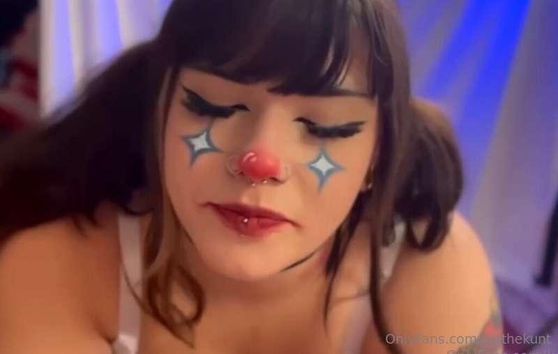 I'm your sex slave clown🥵💦💦