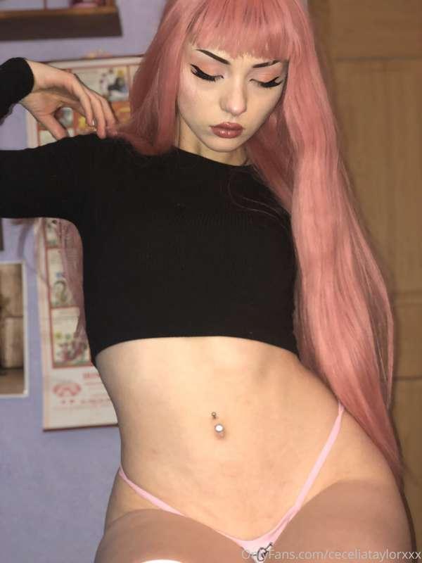 Swipe for more sexy pics from this set 😍