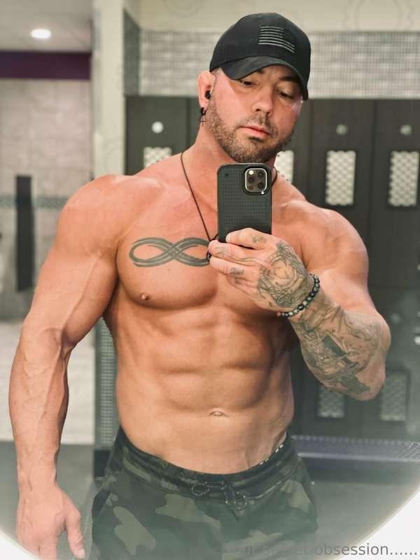 Gains all day! Tip 15 bucks to see the BIGGEST LOAD I’ve eve..