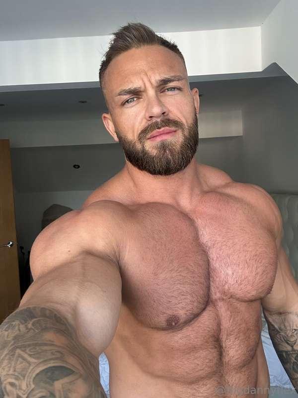 Hey bro wanna test how is going my abs routine ? 