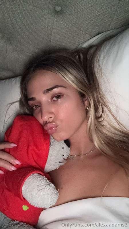 Too comfy to move, so sending love from under the covers 💋