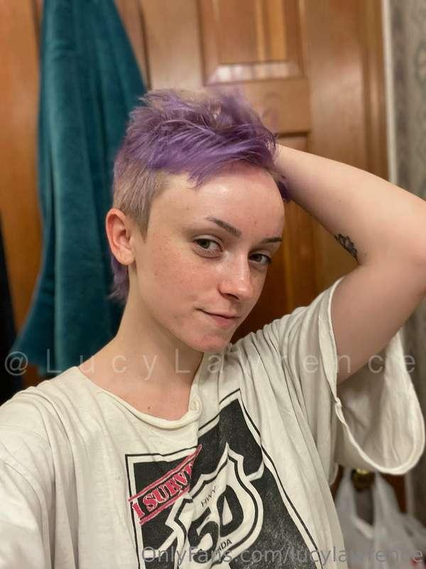 purple hair!!! finally. i think it suits me. we'll see how i..