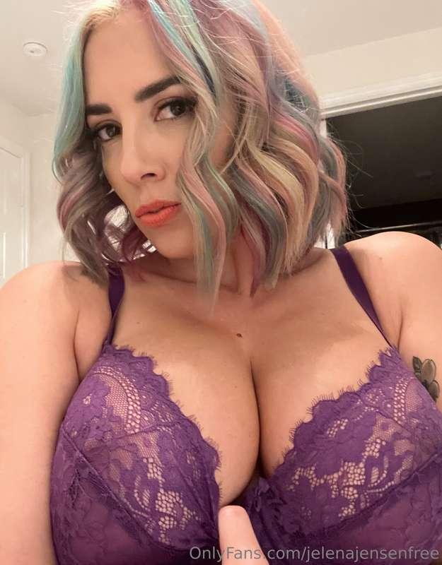 Chat with me in my DMs tonight on @jelenajensen 💜💜
