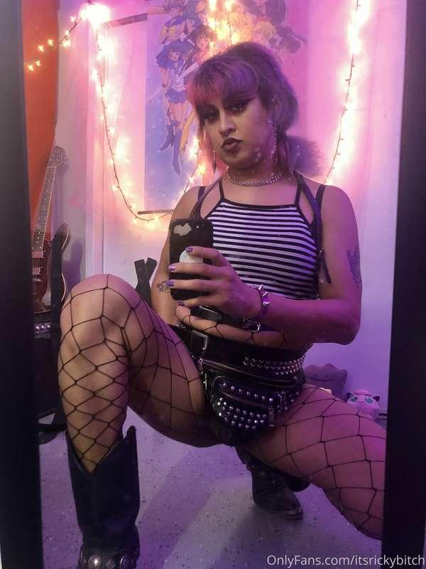 Where do you wanna cum on me at? I wanna make you scream whe..