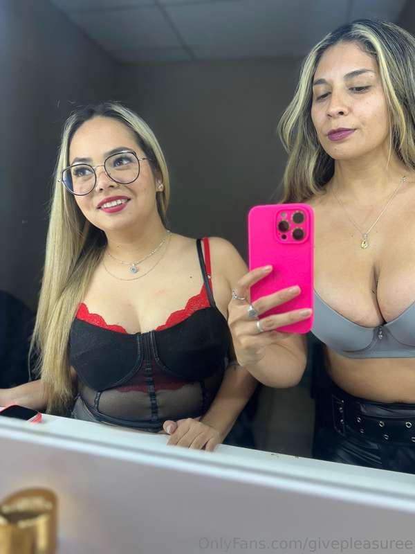 She is my new friend luna a sexy and hot blonde with a big a..