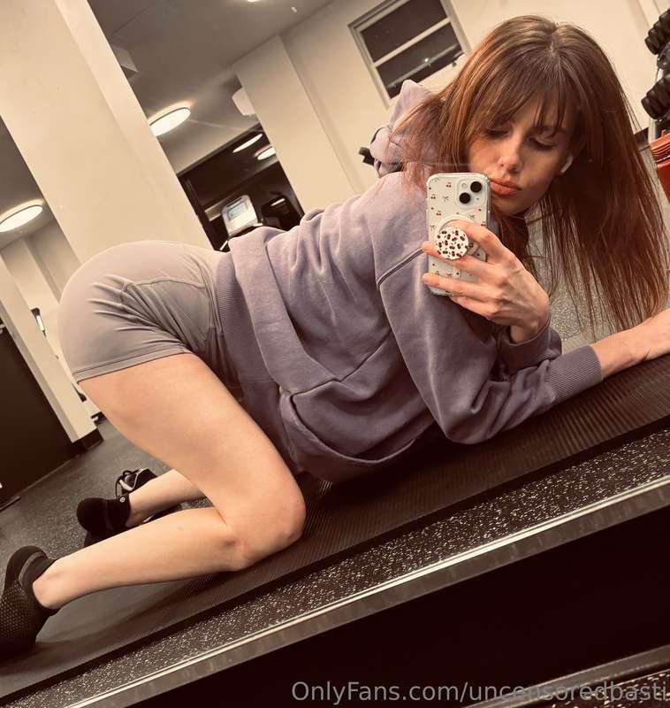 Working on this JUICY ASS 🍑 Tip if you want to see it in a M..