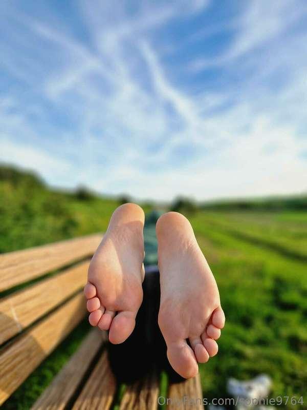 You have to pay now you looser!! Then you can lick and kiss ..