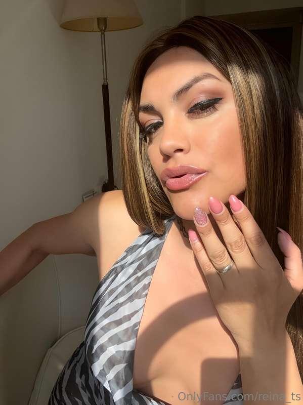 💅 Style QueenFor me, manicure isn’t just nails — it’s part o..