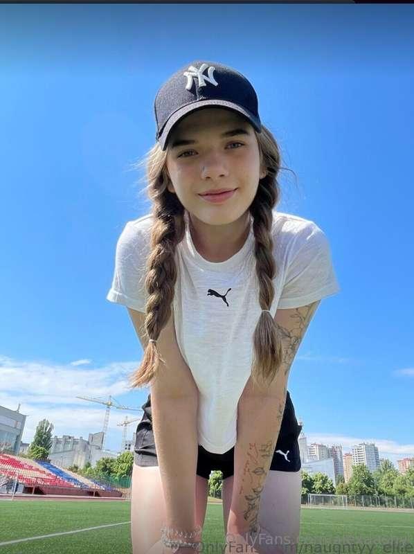 @naughtyy_ellie IS WET RIGHT NOW💦💦💦 My bitch @naughtyy_ellie..