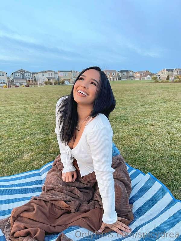 let's go on a picnic date 😚
