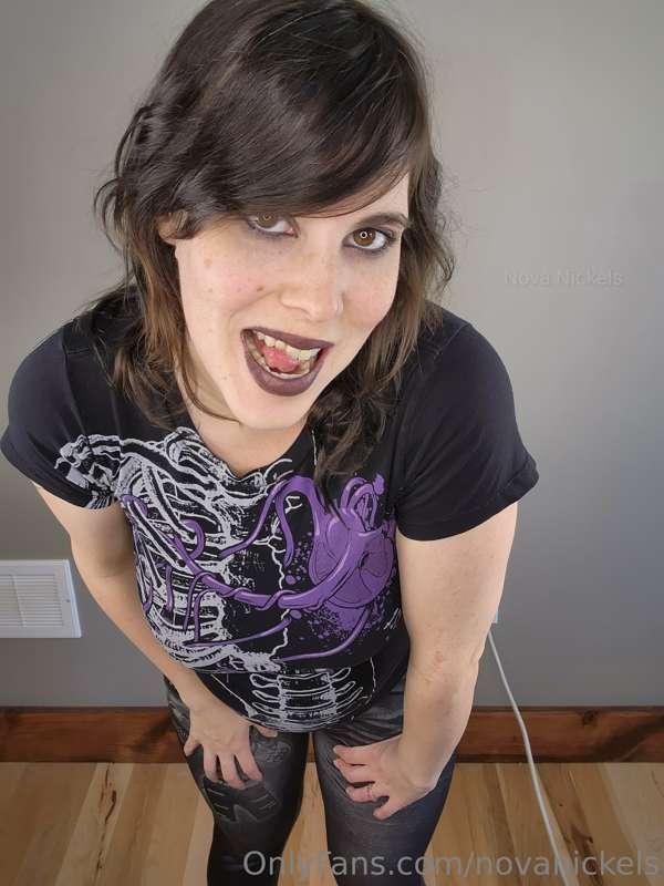 My hormones have had me so incredibly horny today,   Wish I ..