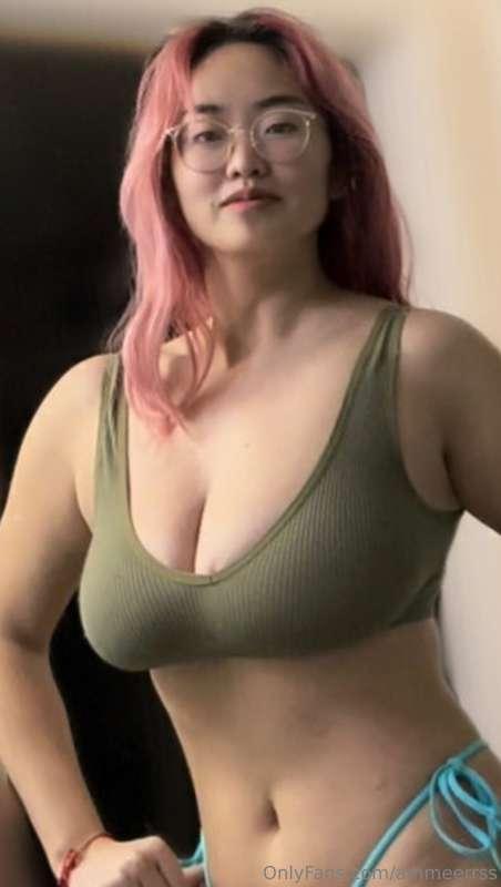 I hope you like nerdy girls with round glasses and huge... 💖