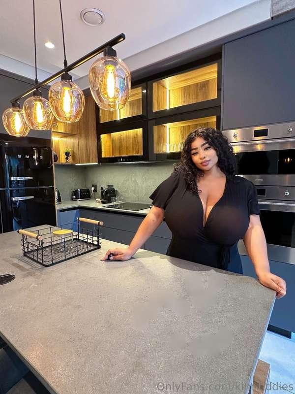 Hey 👋🏼, what would you like to eat, besides me of course, an..