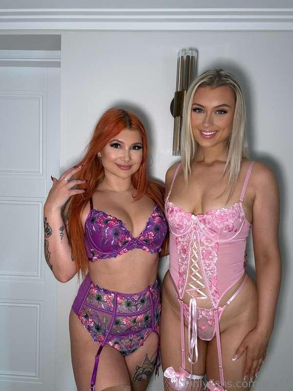💕redhead and blonde strip tease💕@welshie466 and I, strip eac..