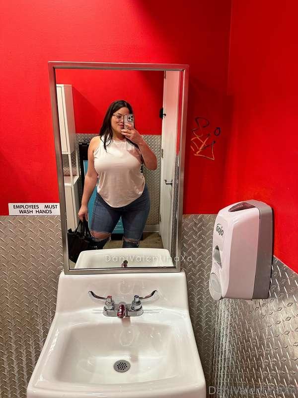 Wholesome Sunday selfie for the timeline 😝  Do I still look ..