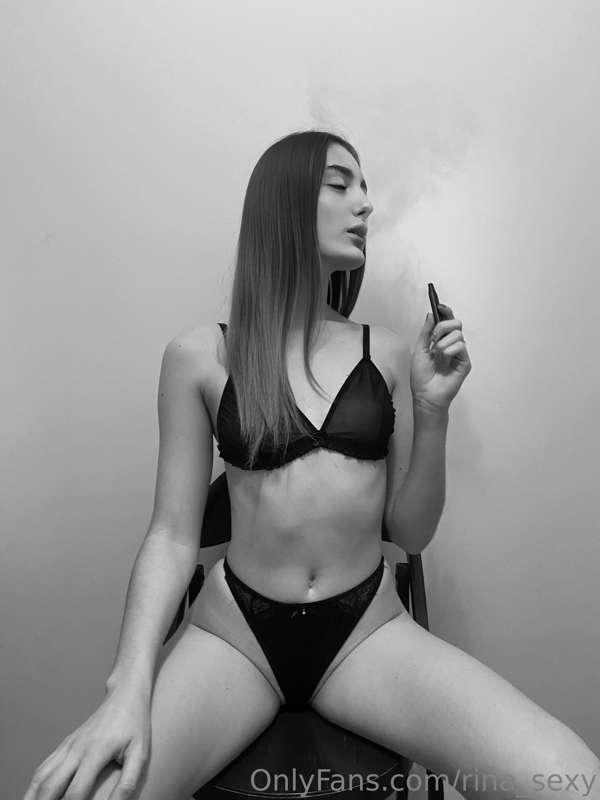 Our love is like black and white film, it never gets old 💕💕