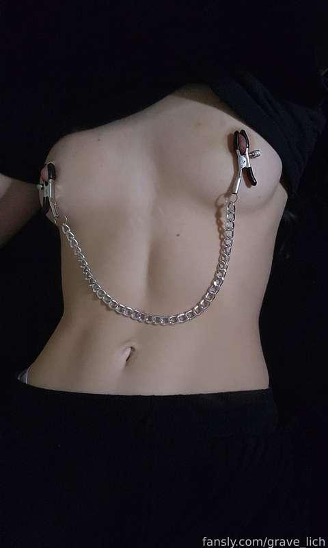 Good afternoon, everyone 🥰 I've been listening to Primal Horde's new EP and touching myself...just another day 😁

#fyp #tits #boobs #smalltits #smallboobs #petite #clamps #tittorture #painplay #metalhead #goth #gothgirl #gothwomen #alt #altgirl #altwomen