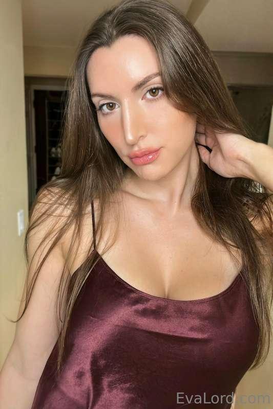 Do you like a natural look or full makeup on me? Like if you..