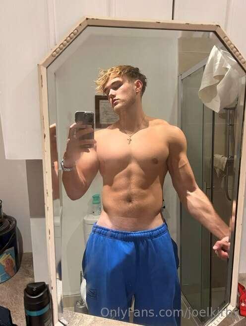 **Some new content coming soon! Stay online and message me t..