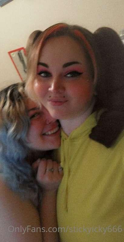 I have some content of my girl friend @twistednim and I havi..