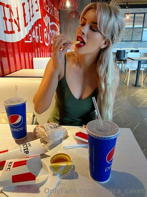 💦💦 Will you let me bite you gently like a fries? 😏😘🫦