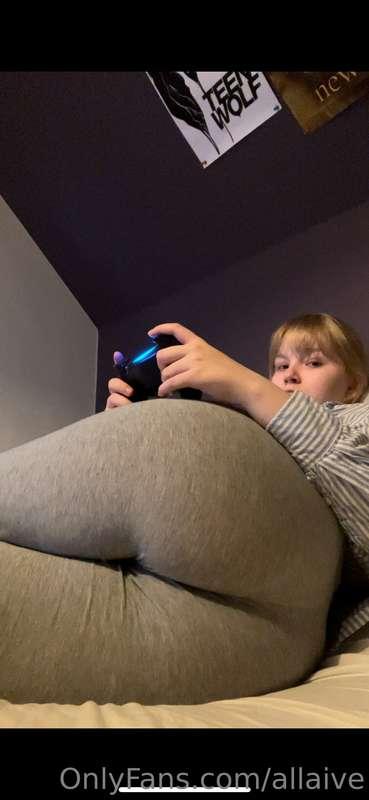 Gaming real hard🫡 Have you played God of War yet?☺️💕