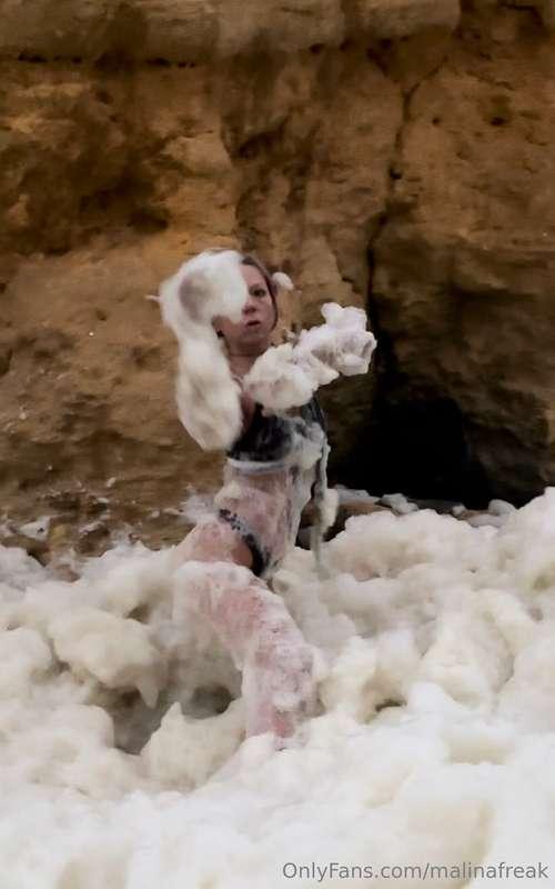 😋Foam party today on the Black Sea 🌊🌬️