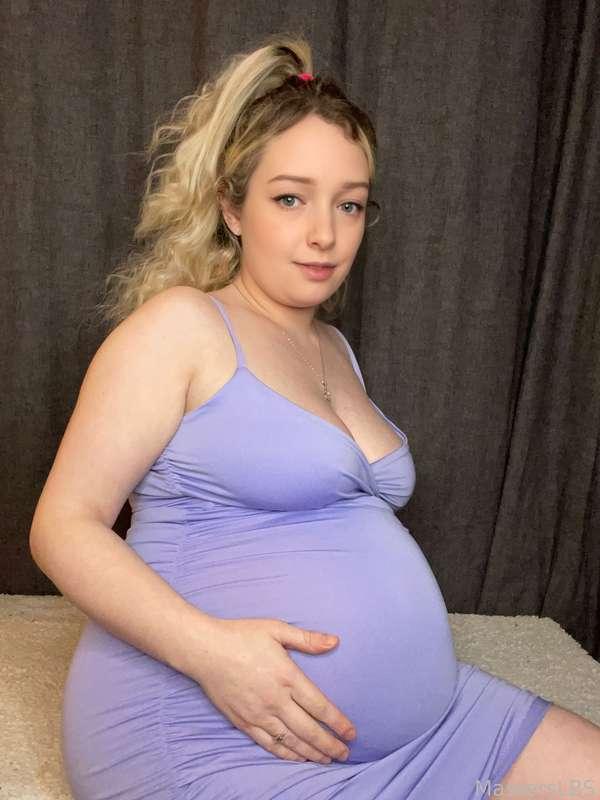 Do you like my dress? 

#pregnant #pregnancy #pregnant, #belly #blonde #milf #mommy #mom #tits #boobs #bigtits #bigboobs #fyp