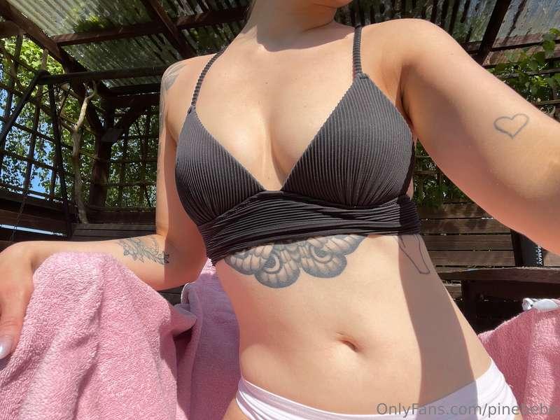 Biksut yläosana mut stringit alaosana, toivottavasti naapuri..