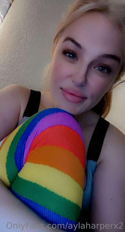 I wanna lick that cock like a lollipop 🍭