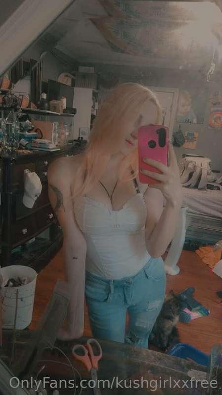 You should sub to my naughty page for FREE