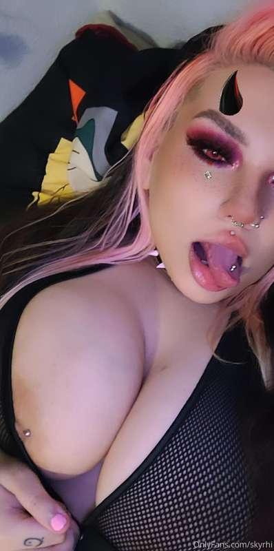 Some extras I forgot to post 😋 Posting a hot video clip in a..