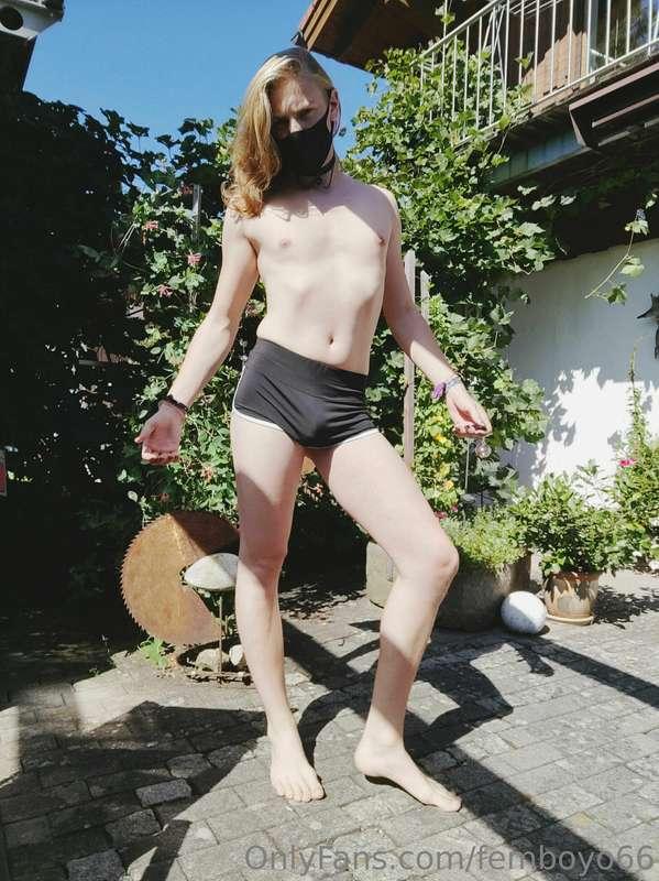 I tried sth daring today: A shooting outside. Wanna see you ..