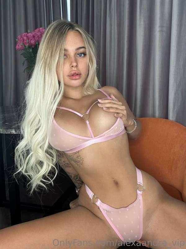 What do you think my favorite position is?😏 Let's know toget..