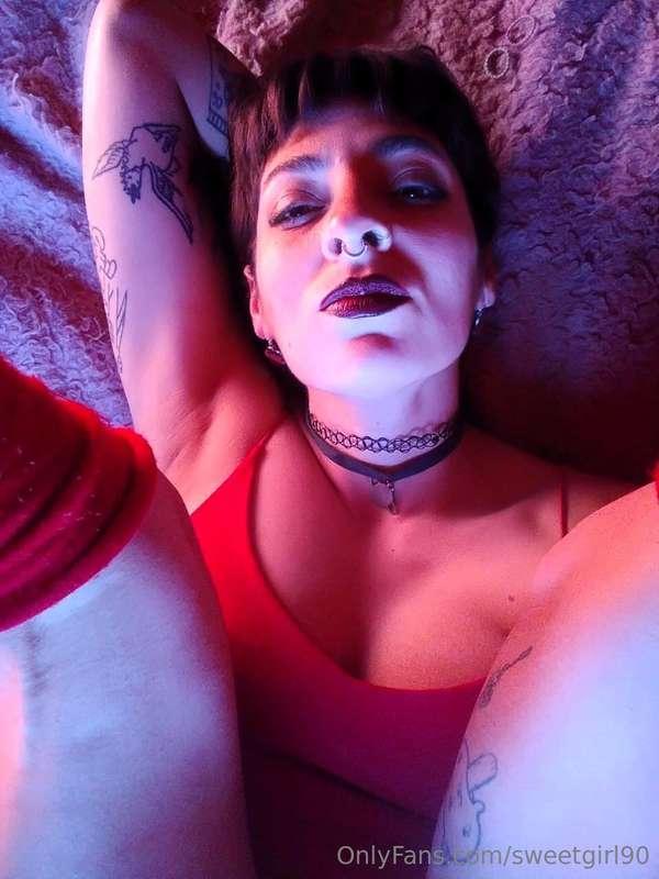 🔥🖤@evilcute-madmar🗝️🖤Come and obsess over my TATTOOED LEGS, ..