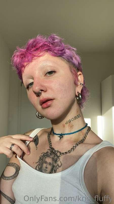 do you like my piercing?😍

I can show it to you in different..