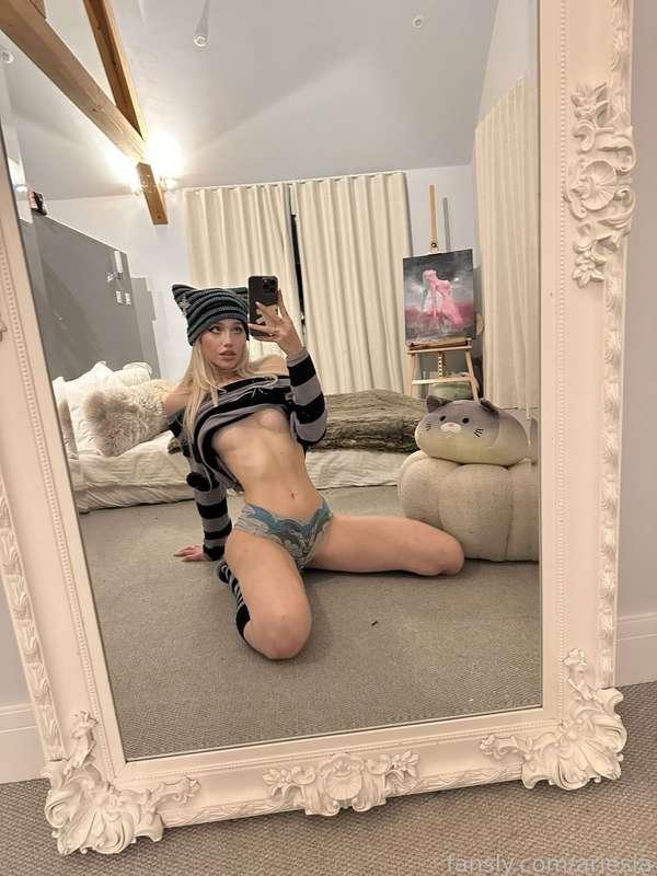 i have a kitten and she would like to meet u 😉